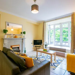 126 - Gort Na Coiribe 4 Bedroom Duplex, By Shortstays Galway